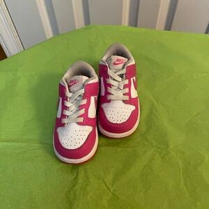 Nike Toddler Sneakers in Pink and White Size 6C